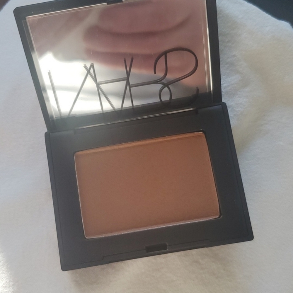 NARS Matte Bronzer Compact in Warm Bronze - Picture 2 of 4